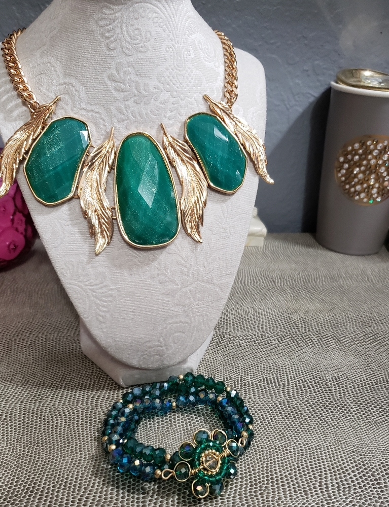 Statement necklace & glass beads triple bracelet Jewelry Lot